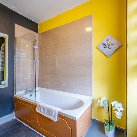 *1es* For Your Relaxed & Cosy + Free Parking + Free Fast Wifi * Holiday home Leeds (West Yorkshire)