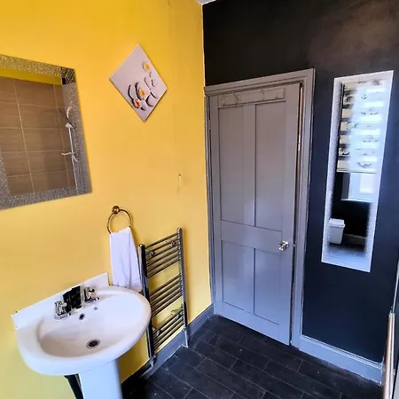 Holiday home *1es* For Your Relaxed & Cosy + Free Parking + Free Fast Wifi *