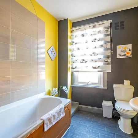 *1es* For Your Relaxed & Cosy + Free Parking + Free Fast Wifi * *